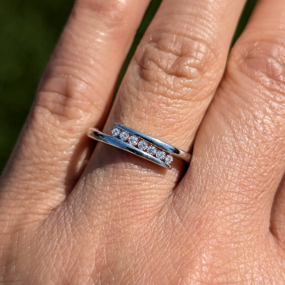 14K White Gold Twist Swirl Diamond Band Ring - Picture 7 of 10